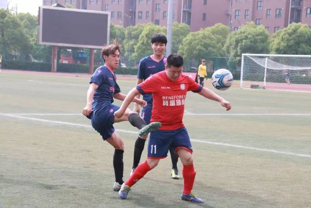 曼联队长因战术争议首次落选首发阵容